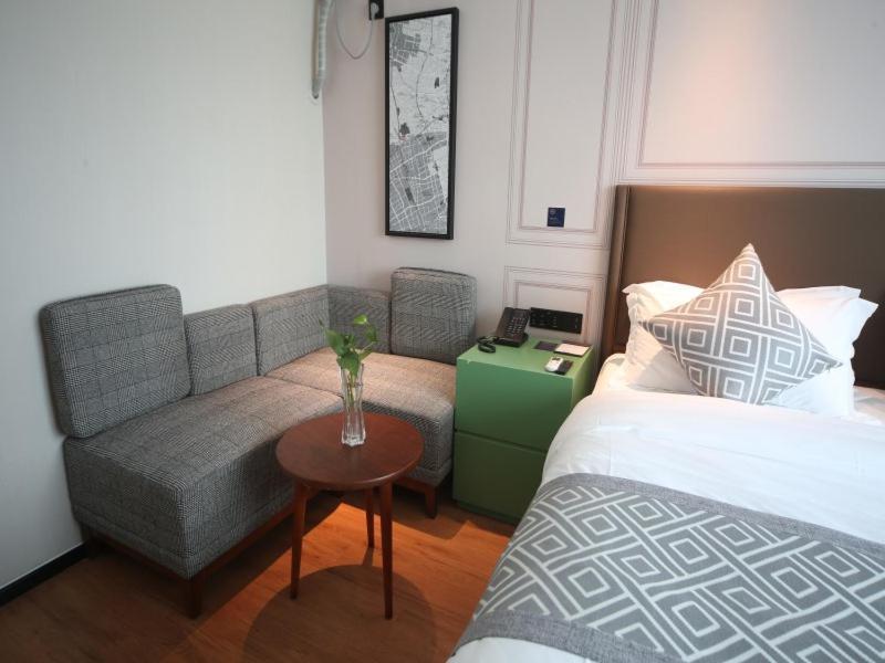 Gma Hotel Shanghai Wuning Road Zhenping Road Metro Station 외부 사진